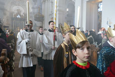 Aussendung der Sternsinger im Hohen Dom zu Fulda (Foto: Karl-Franz Thiede)